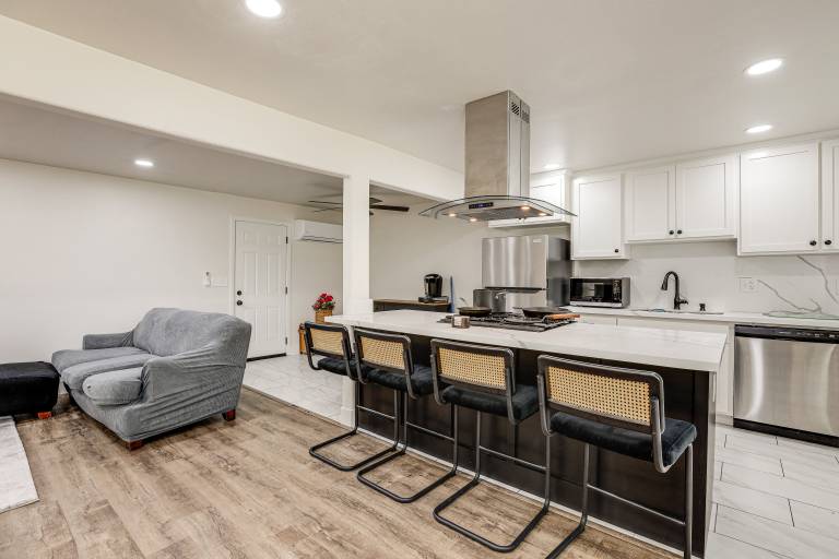 Under 1 Mi to Med Center! Stylish Home in Tulare — photo 5