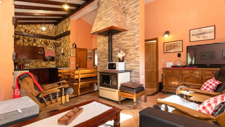 Fully equipped villa with patio, garden & private pool | Dogs allowed — photo 5