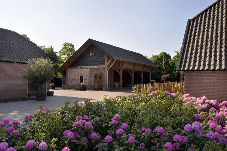 Vacation home with yard, sauna & jacuzzi in Otterlo