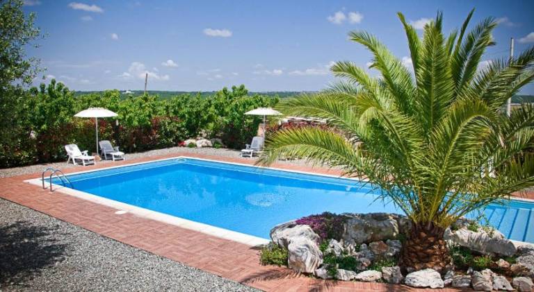 Big vacation home with yard, pool & terrace | Pet-friendly — photo 3