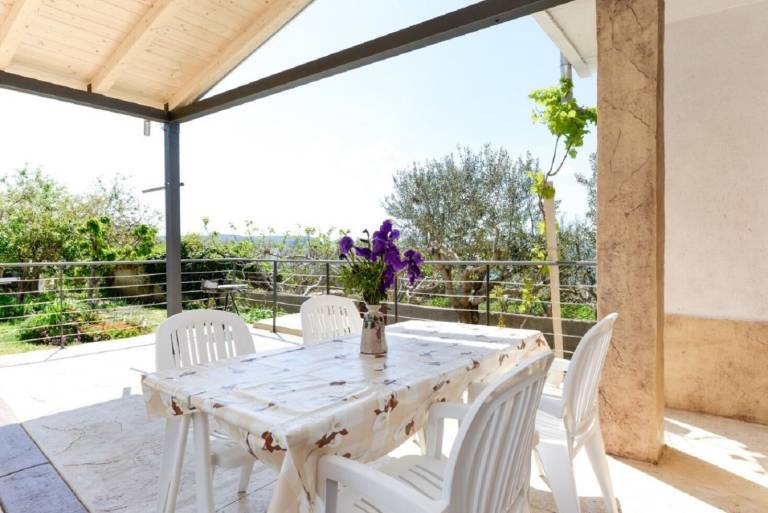 Holiday apartment with patio & BBQ | Sea view — photo 4