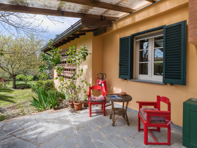 Vacation home with garden, patio & barbecue | Mountain view — photo 4