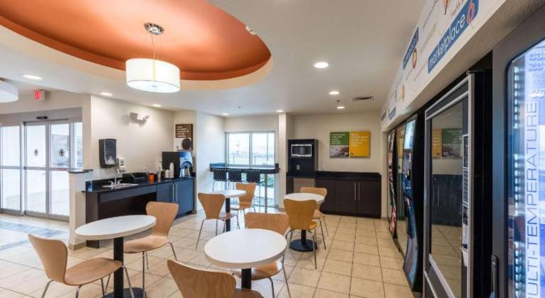 Motel 6 Laredo, TX - Airport — photo 5