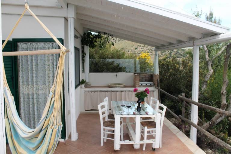 Bungalow with grill & yard | Sea view — photo 3