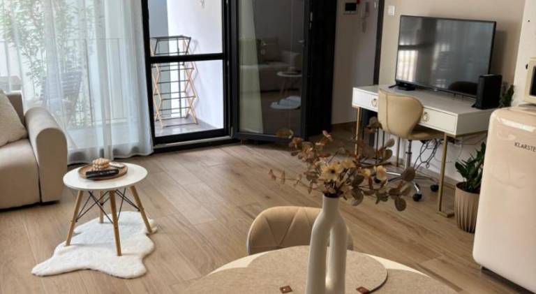 Apartment with patio — photo 2
