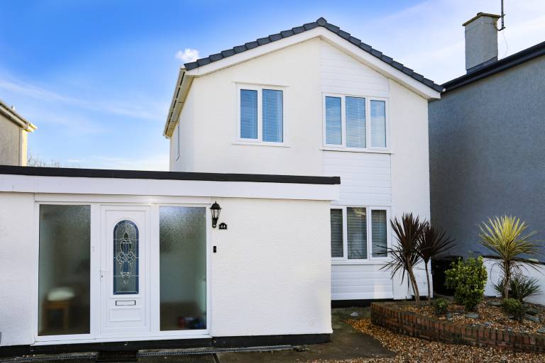 Cottage with garden & grill in Holyhead