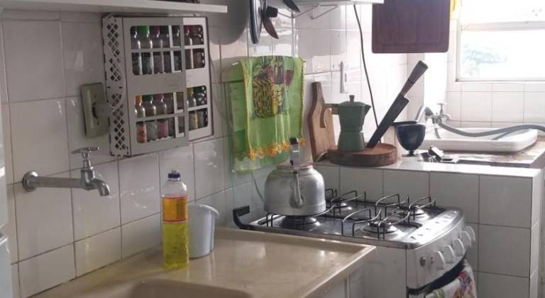 Quarto suite individual Compartilha somente a cozinha com o morador e sua cachorra Chori — photo 3