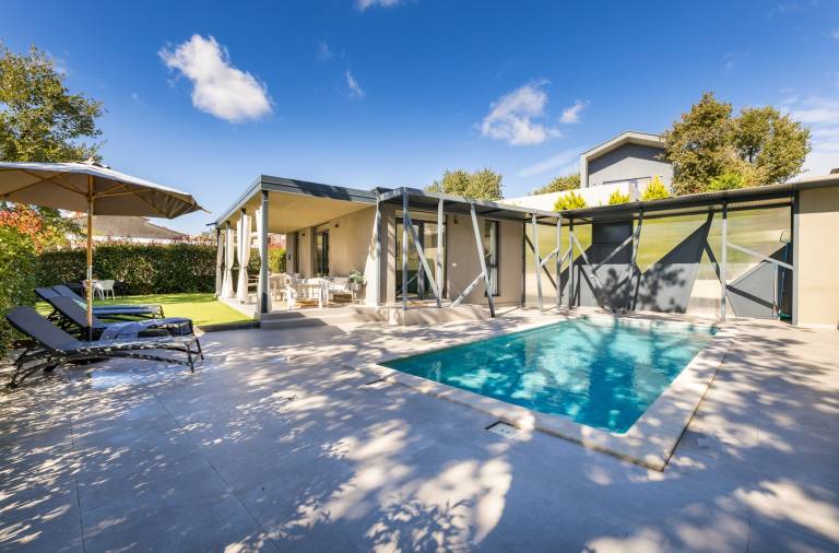 Villa with barbecue, private pool & garden — photo 4