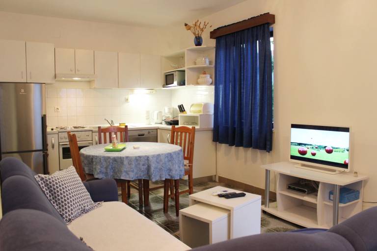 Fully equipped rental apartment with terrace | Sea view | Pet-friendly — photo 3