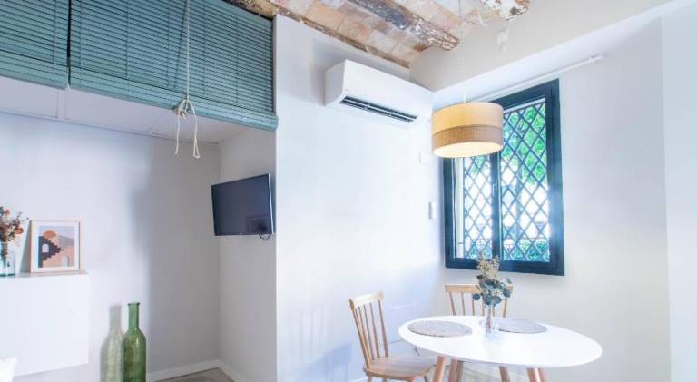 Holiday apartment with jacuzzi | Next to Girona Cathedral — photo 3
