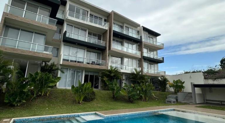 Apartment with pool — photo 2