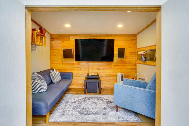 Entertainment Shed! Pet-Friendly Oregon Coast Home — photo 4