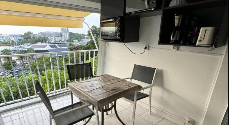 Holiday apartment with private pool & patio — photo 3