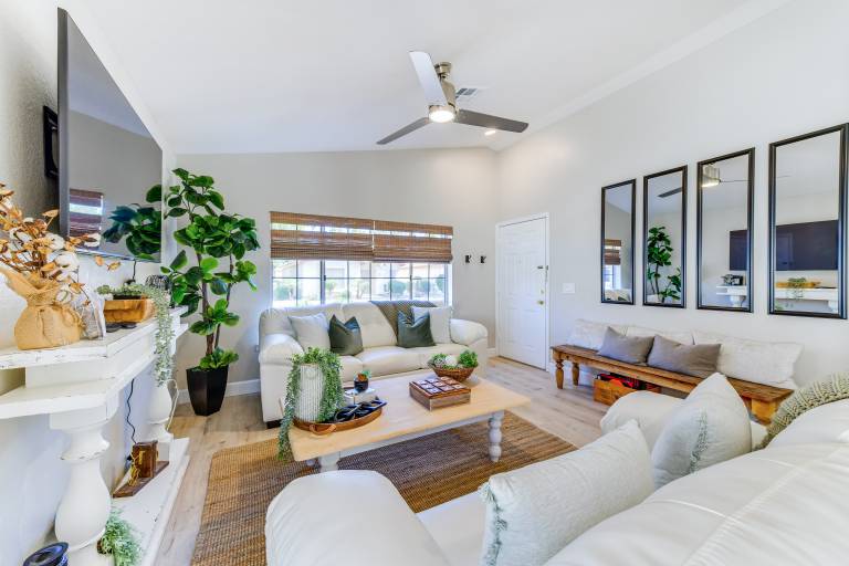 Updated Gilbert Home w Covered Patio