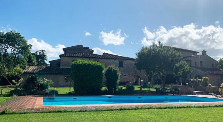 Apartment with pool in Monteriggioni