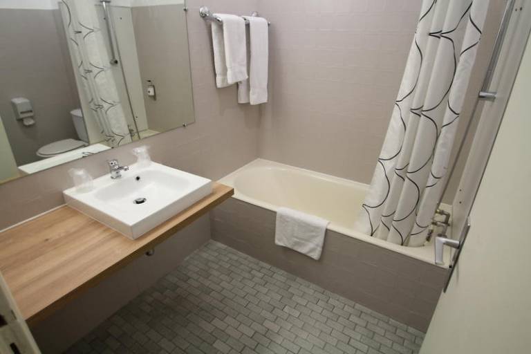 Adonis Lyon Est Hotel Artys — photo 2