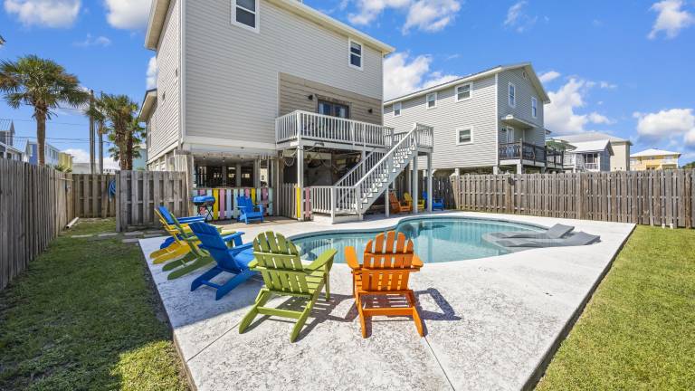 Vacation home with private pool & barbecue | Beach view — photo 2