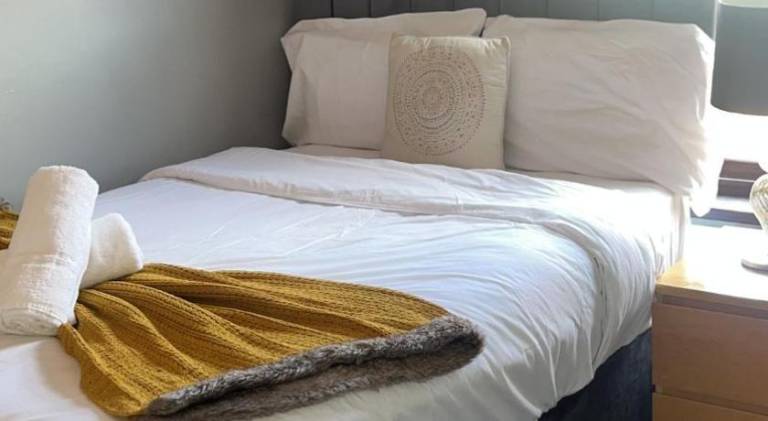MASSIVE 4 Bed home walking distance to the City lights, perfect for business trips — photo 2
