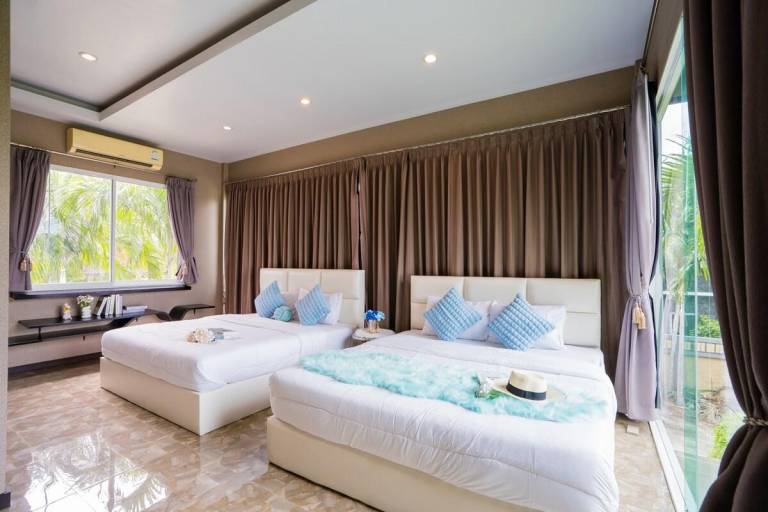 Pleasant house with yard, pool & barbeque | Pet-friendly — photo 2