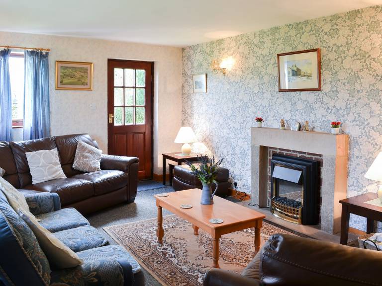 Family-oriented cottage with garden & grill | Pets allowed — photo 2