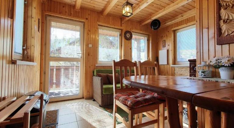 Lodge with barbeque & garden — photo 5
