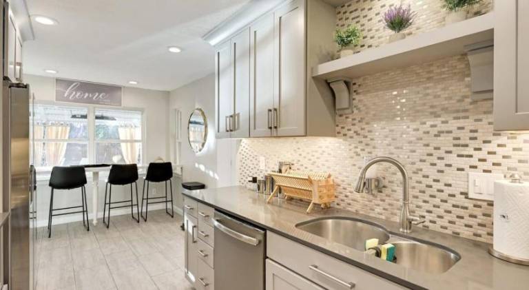 Elegant 5BR 2,5BA Holiday Home with Pool, Jacuzzi, BBQ, and Cinema Room — photo 5