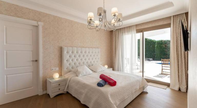 Villa with jacuzzi, pool & sauna — photo 2
