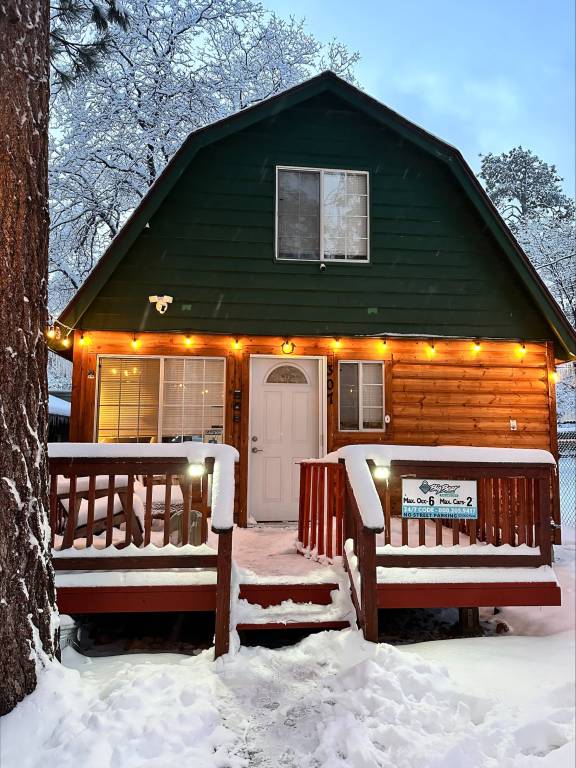 Apres Chalet Retreat Pet-Friendly Cottage Hot Tub Nature Escape — photo 2