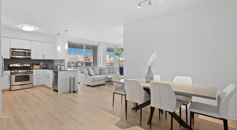 Spacious holiday apartment with hot tub & pool | Beach nearby | Pets allowed — photo 2