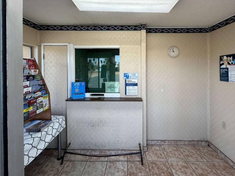 Motel 6 Selma, CA — photo 3