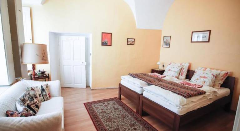 Apartment with terrace | Close to Prague Castle | Perfect for remote work | Pets are welcome — photo 2