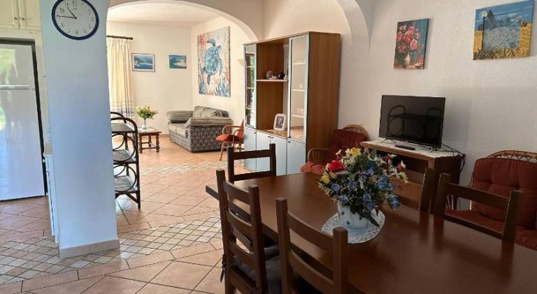 Apartment with pool & jacuzzi — photo 5