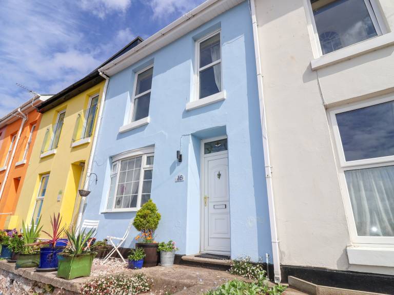 Cottage with yard | Beach view in Paignton