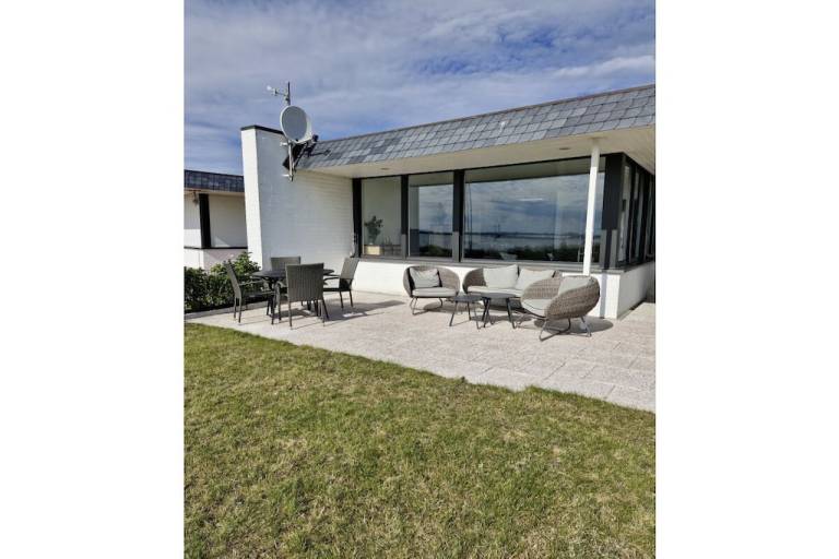     
Ferienhaus ∙ 6 Gäste ∙ 2 Schlafzimmer
