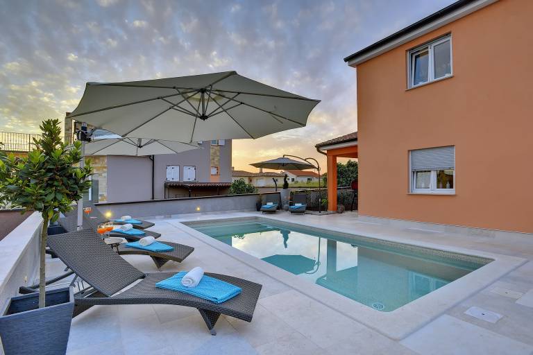 Fully equipped villa with garden, patio & barbeque | Pets allowed — photo 2