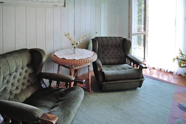 Vacation home with terrace & yard — photo 5