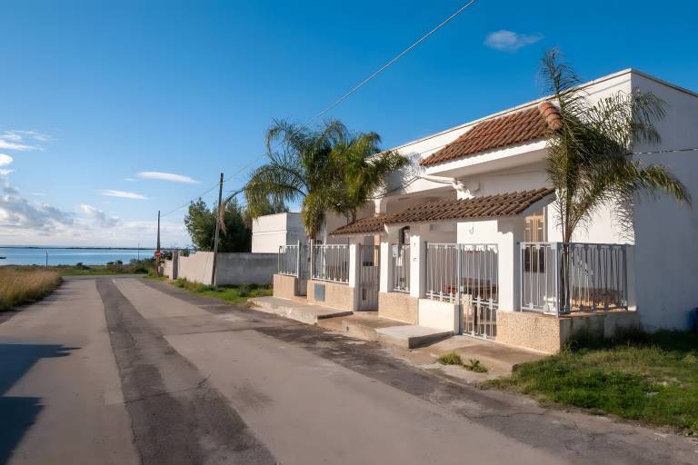 Holiday Home 'Via Abbagnano 5 8P' with Private Garden and Air Conditioning in Porto Cesareo