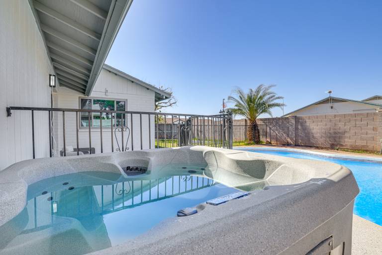 Snowbird Haven w/ Hot Tub! 3 Mi to Dtwn Chandler — photo 2