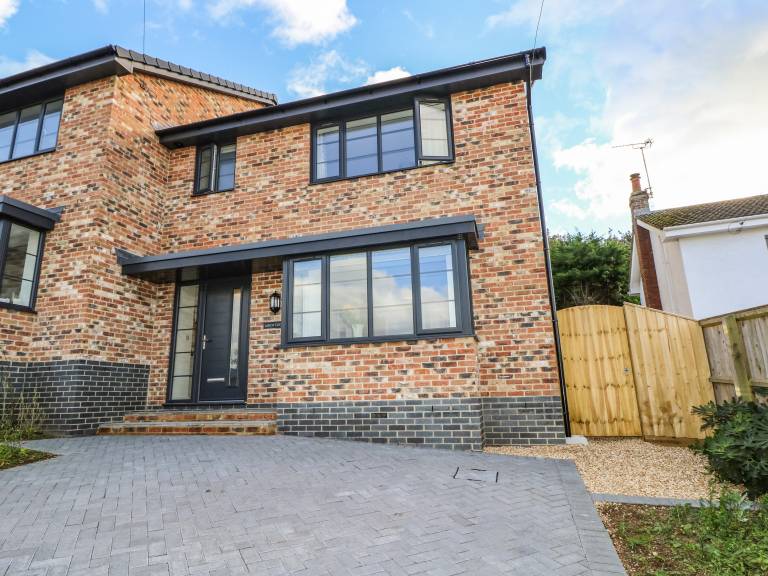 Cottage  Totland