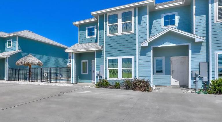 Charming vacation home | Close to the beach | Pets allowed in Corpus Christi, TX