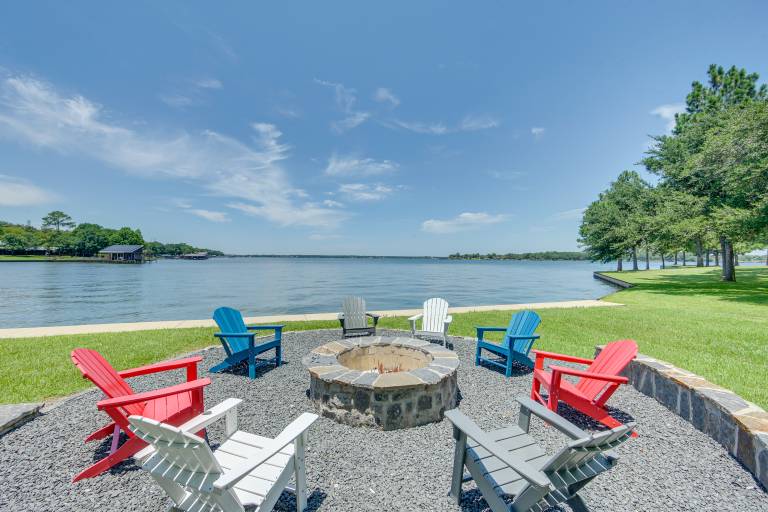 Stunning Lakefront Malakoff Home w Dock & Deck