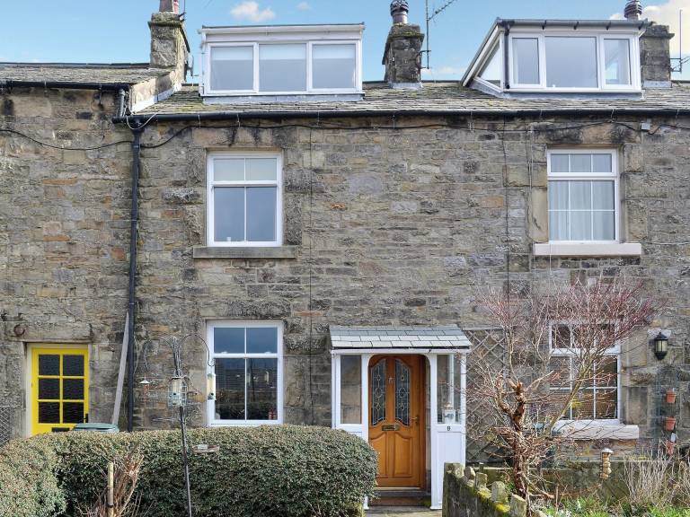 Cottage Settle