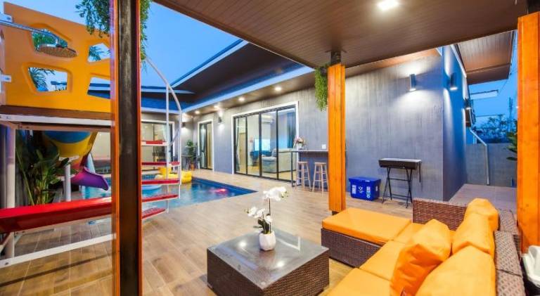 House with barbeque, private pool & patio — photo 3