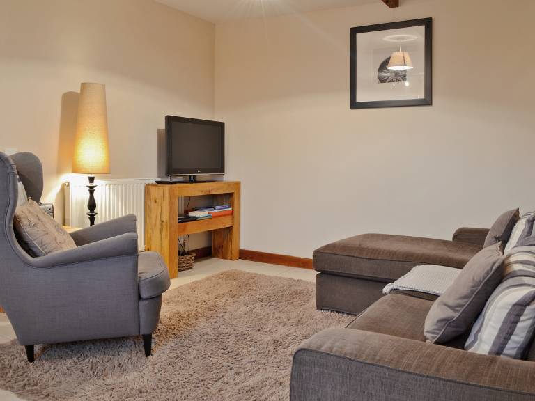Cottage with garden | River view — photo 2