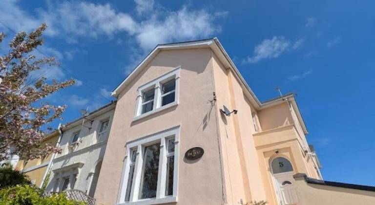 Holiday apartment with yard — photo 3