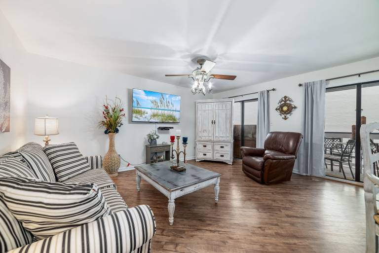 Condo with pool & grill | Water view — photo 2
