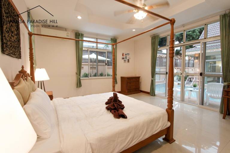 Spacious villa with pool & yard | Pets are welcome — photo 2