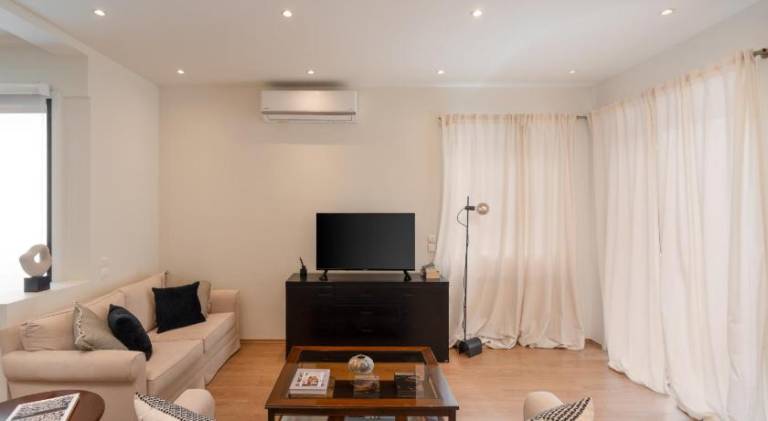 Pleasant apartment with terrace & garden | Next to the beach | Pets allowed in Glyfada