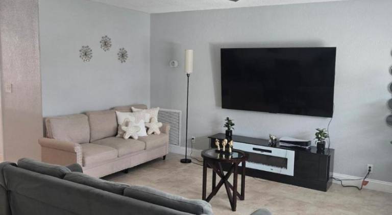 Villa | Pets allowed in Dania Beach, FL