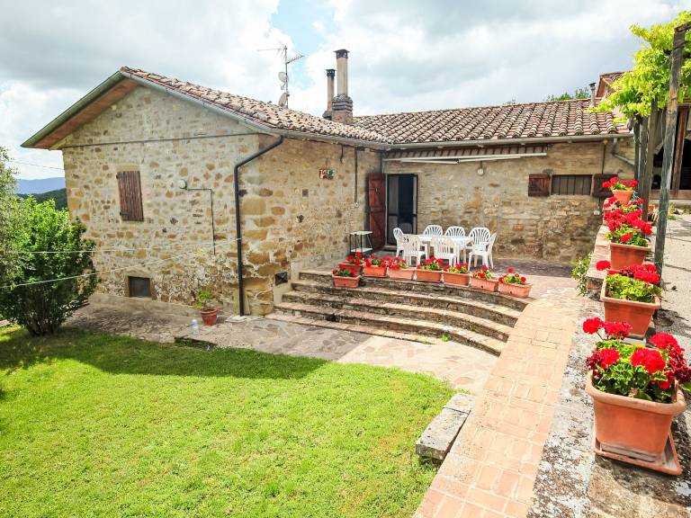 Vacation home with terrace, barbeque & garden — photo 2